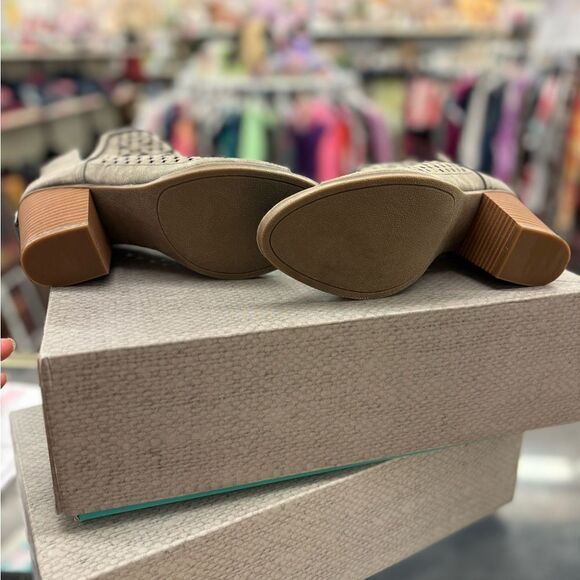 Maurices Ladies 8 Tallia Gray Peep Toe Booties - Picture 2 of 5